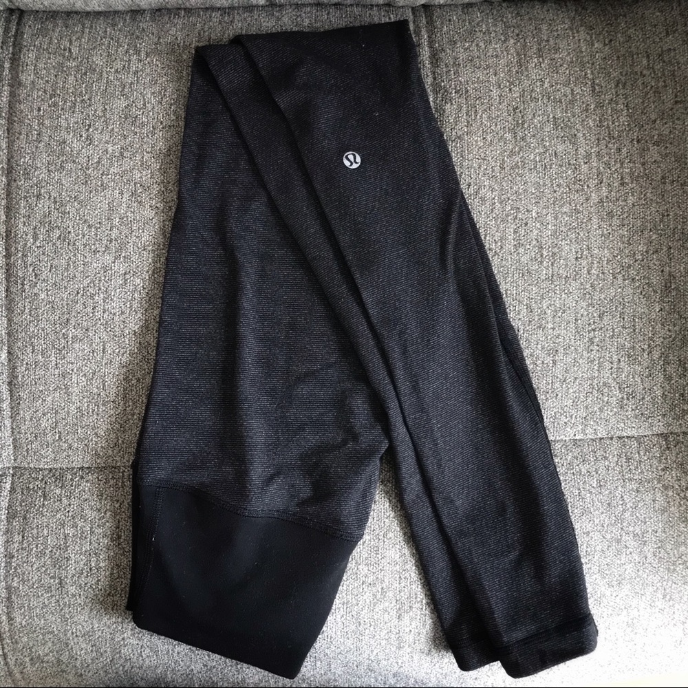 Dark dark gray lily lemon leggings